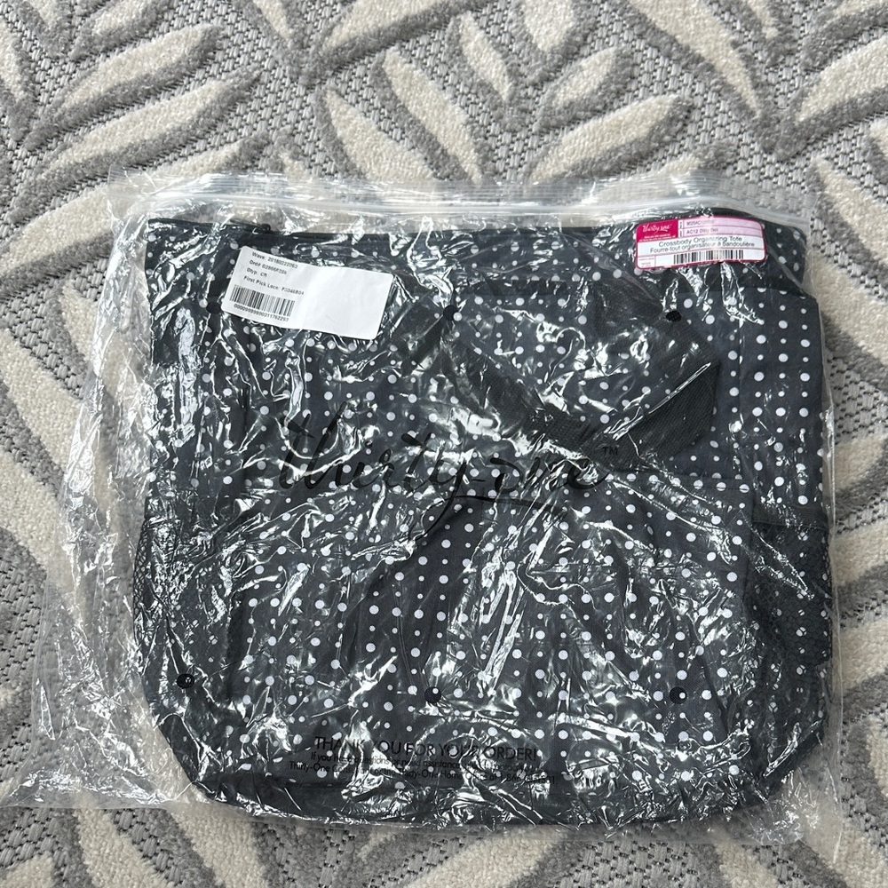 Thirty-one crossbody tote in ditty dot